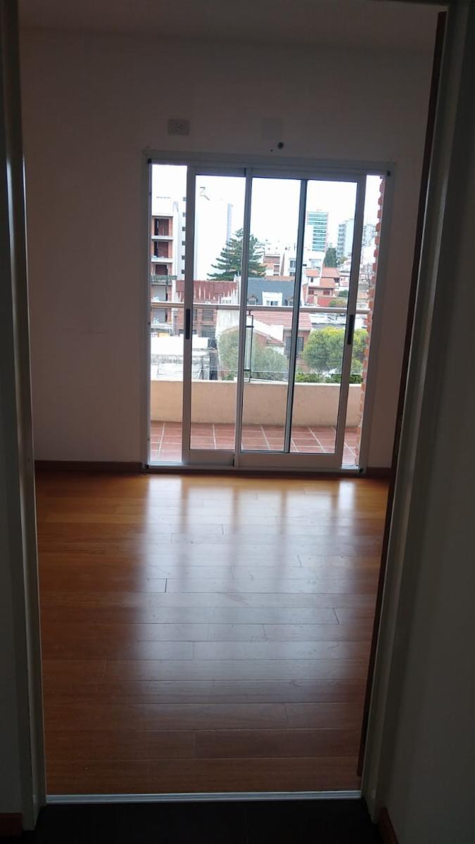 VENTA DEPARTAMENTO 2 AMBIENTES AMPLIO CON VESTIDOR Y COCHERA CUBIERTA WILDE — foto 8
