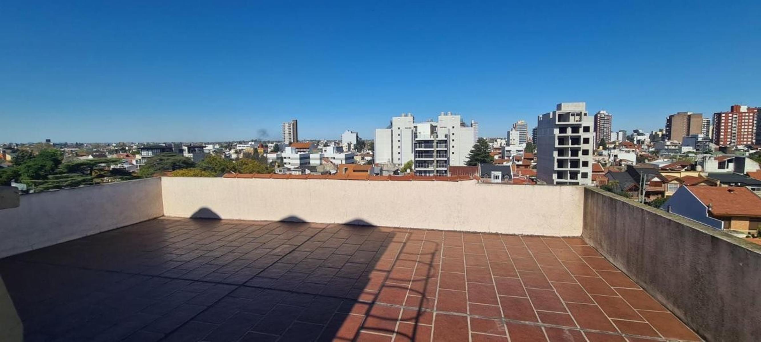 VENTA DEPARTAMENTO 2 AMBIENTES AMPLIO CON VESTIDOR Y COCHERA CUBIERTA WILDE — foto 11