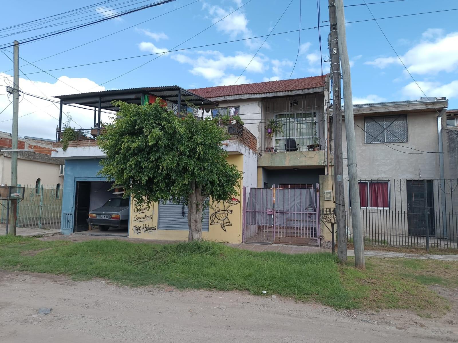 CASA IDEAL DOS FAMILIA / DOS PLANTAS / VENTA EN BLOCK O DIVIDIDAS.