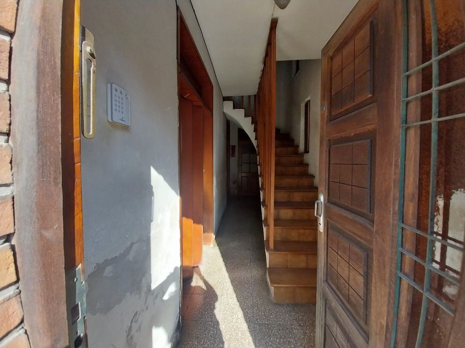 CASA EN DOS PLANTAS CON GARAJE AVELLANEDA — foto 2