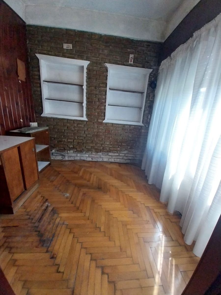 CASA EN DOS PLANTAS CON GARAJE AVELLANEDA — foto 5