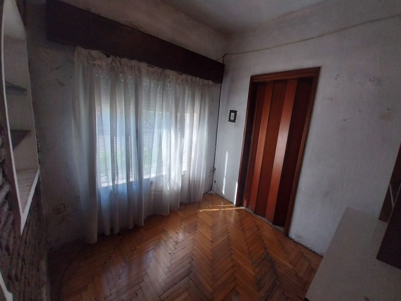 CASA EN DOS PLANTAS CON GARAJE AVELLANEDA — foto 9