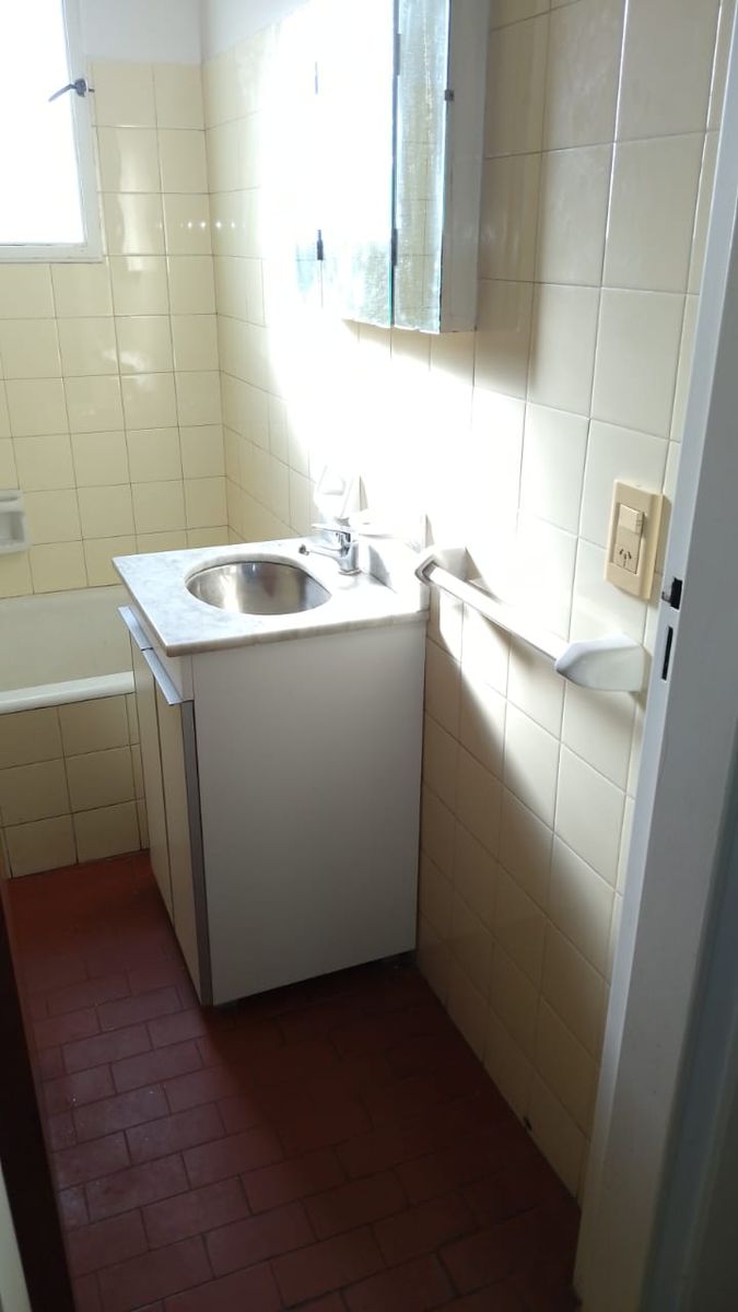 DEPARTAMENTO EN EXCELENTE ESTADO DE DOS AMBIENTES EN QUILMES — foto 2