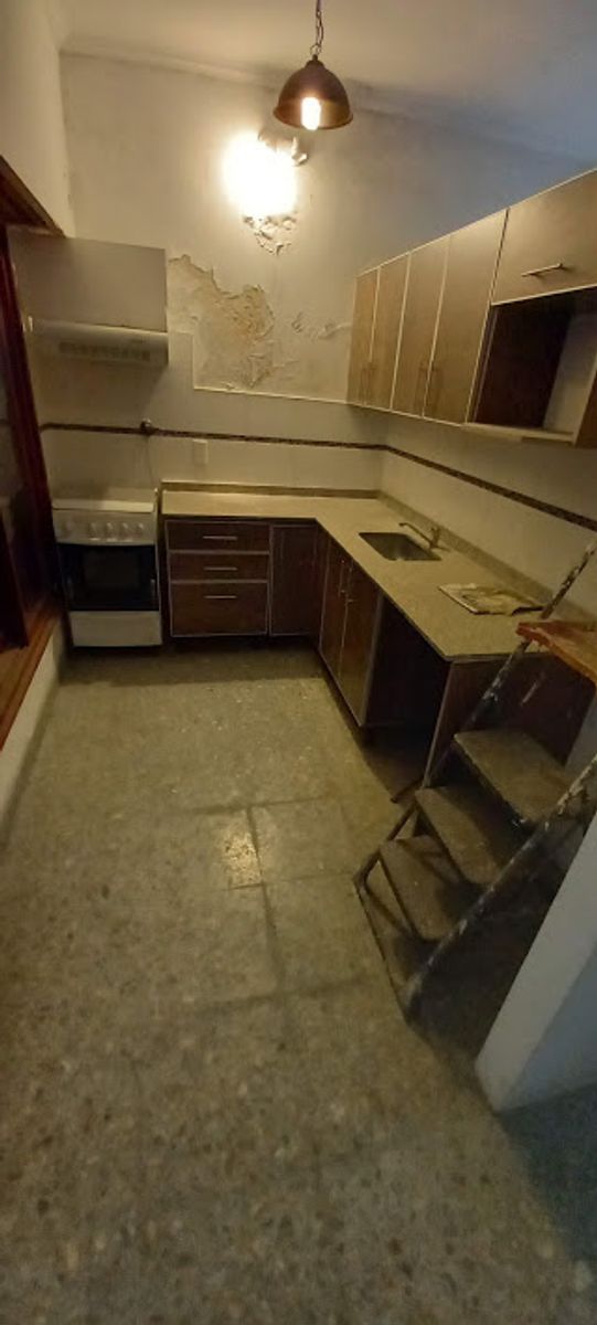 PROPIEDAD EN DOS PLANTA / OPORTUNIDAD / BERNAL / QUILMES (valor publicado a modo figurativo NO INFORMATIVO CONSULTE) - 5