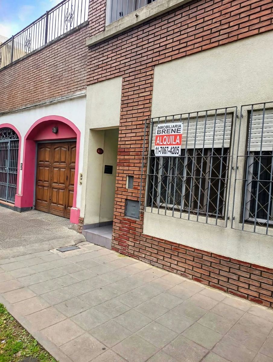 ALQUILER DEPARTAMENTO 2 AMBIENTES PLANTA BAJA A LA CALLE — foto 2