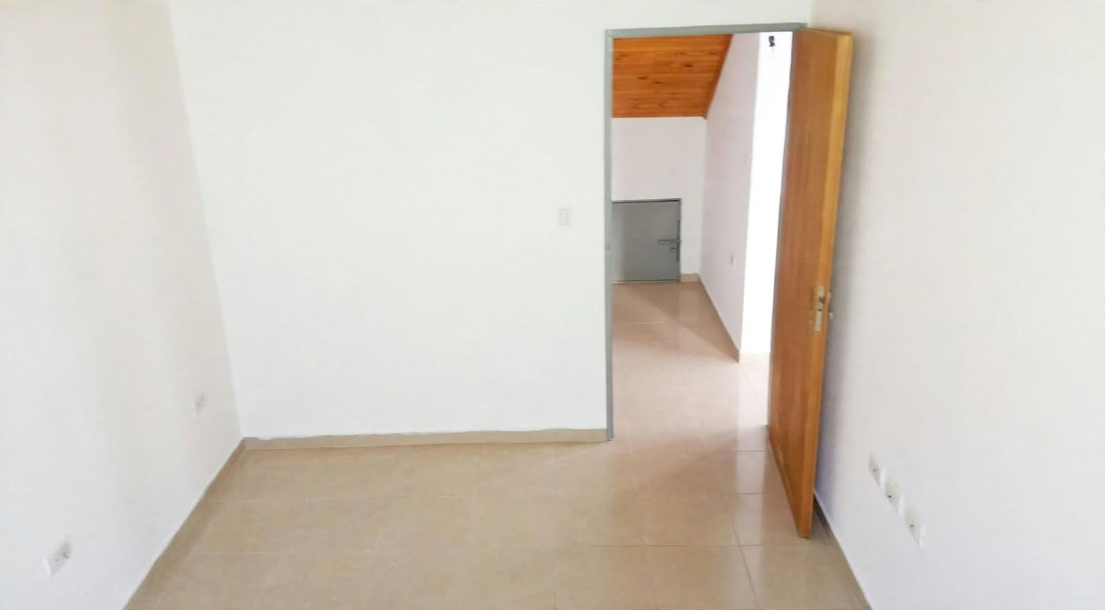 DOS AMBIENTES PLANTA BAJA CON COCHERA — foto 2