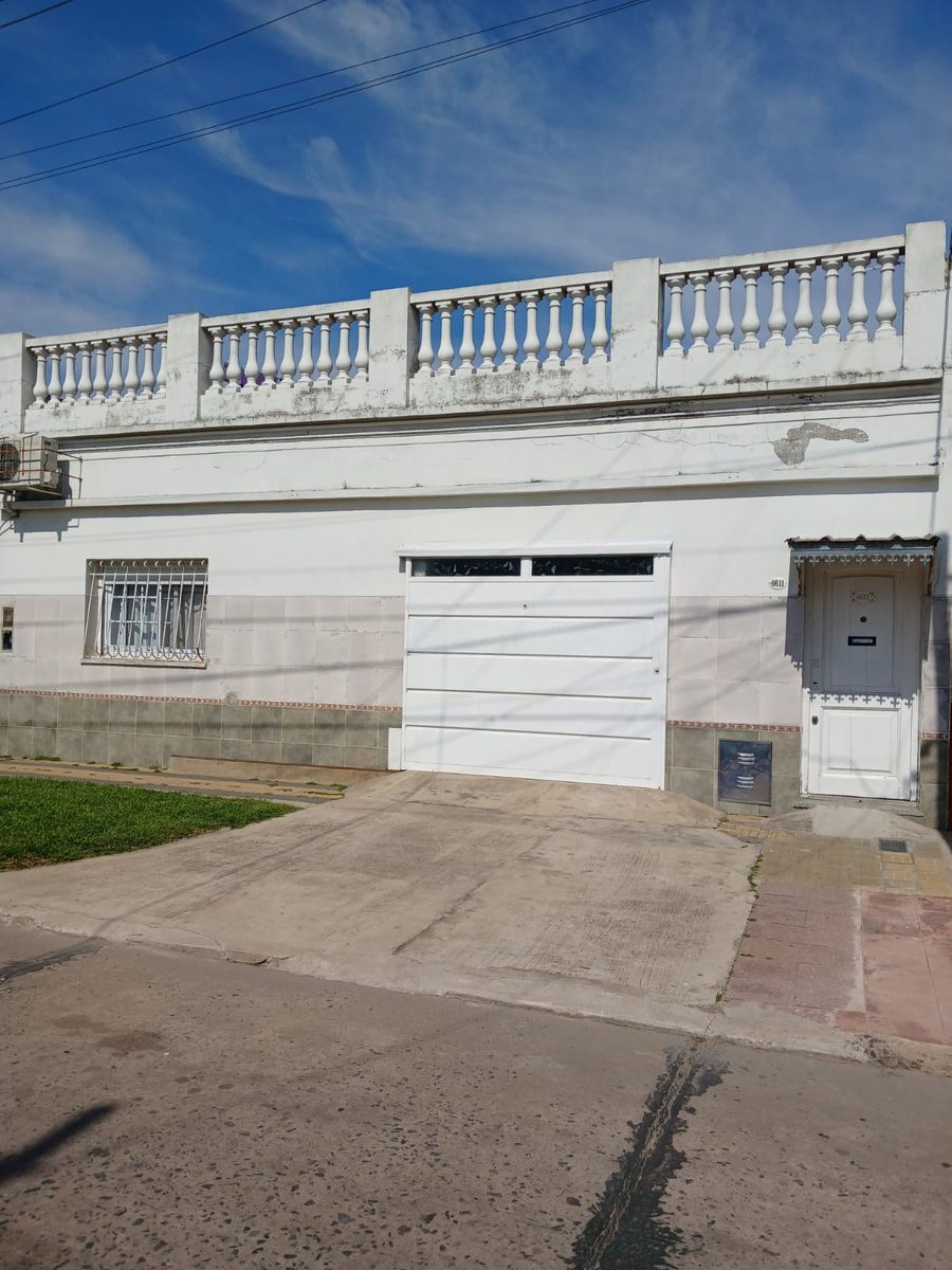 CASA EN VENTA WILDE, EXCELENTE ESTADO DE 5 AMBIENTES CON COCHERA Y AMPLIO PATIO — foto 2
