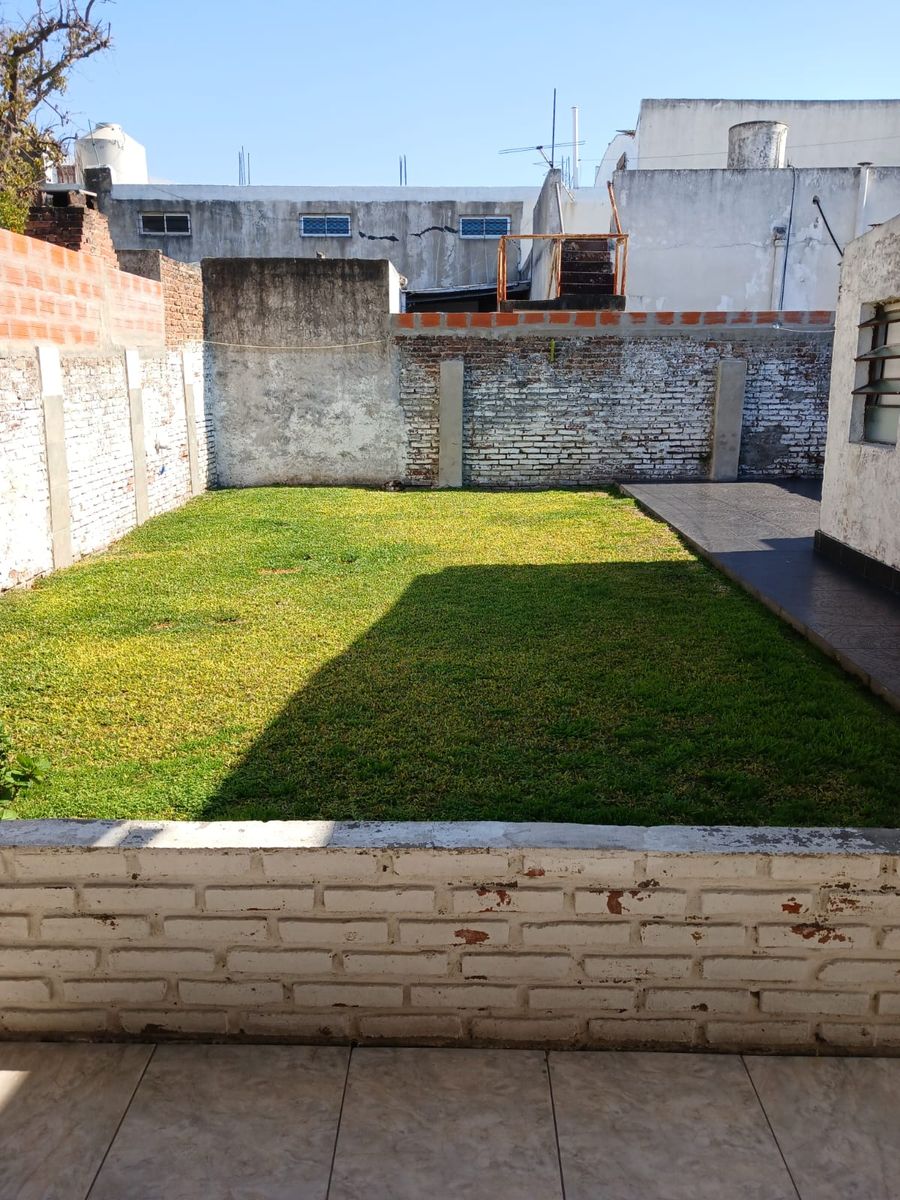 CASA EN VENTA WILDE, EXCELENTE ESTADO DE 5 AMBIENTES CON COCHERA Y AMPLIO PATIO — foto 4