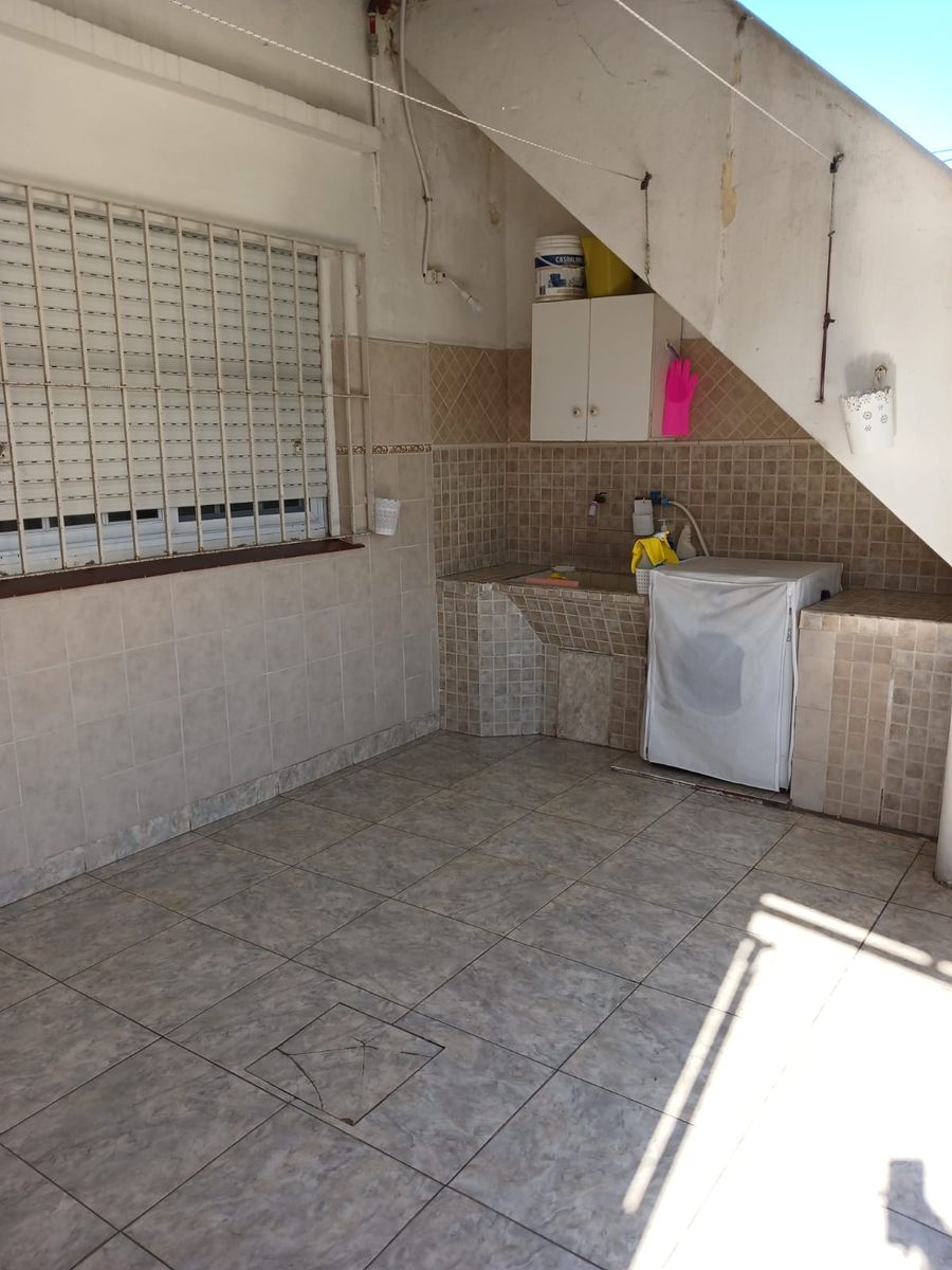 CASA EN VENTA WILDE, EXCELENTE ESTADO DE 5 AMBIENTES CON COCHERA Y AMPLIO PATIO — foto 5