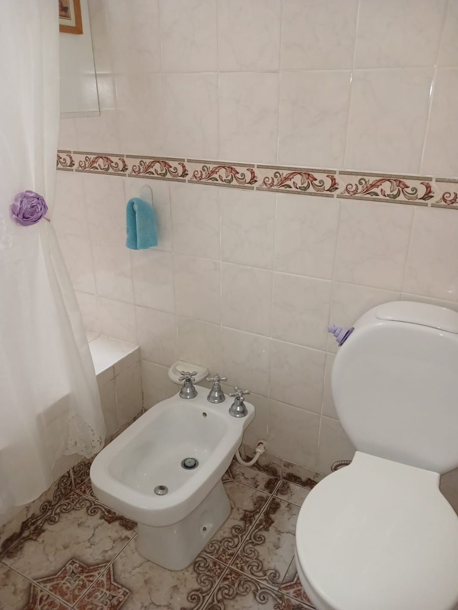 CASA EN VENTA WILDE, EXCELENTE ESTADO DE 5 AMBIENTES CON COCHERA Y AMPLIO PATIO — foto 6