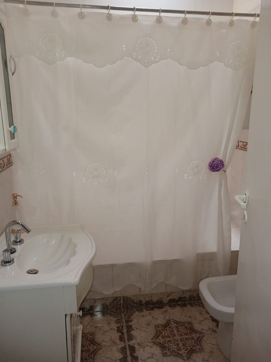 CASA EN VENTA WILDE, EXCELENTE ESTADO DE 5 AMBIENTES CON COCHERA Y AMPLIO PATIO — foto 7