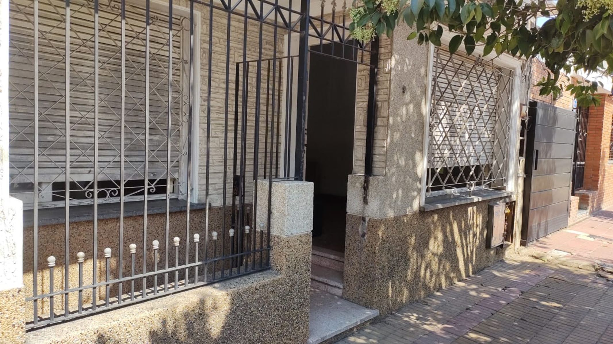 TRES AMBIENTES AMPLIO CON PATIO SARANDÍ - 1