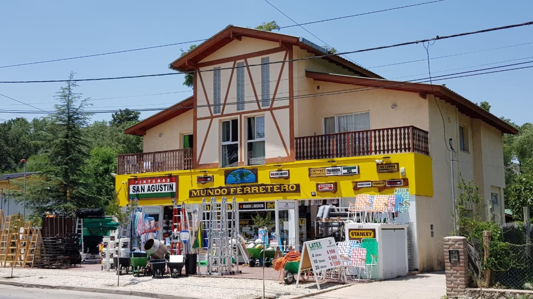 Complejo de locales, departamentos y vivienda en venta - 1