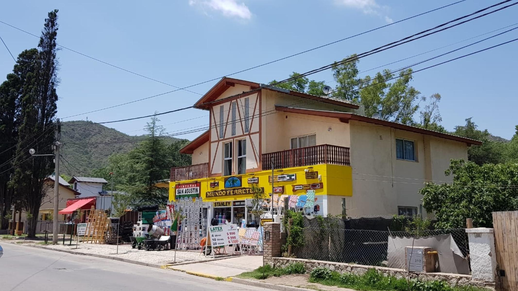 Complejo de locales, departamentos y vivienda en venta - 3