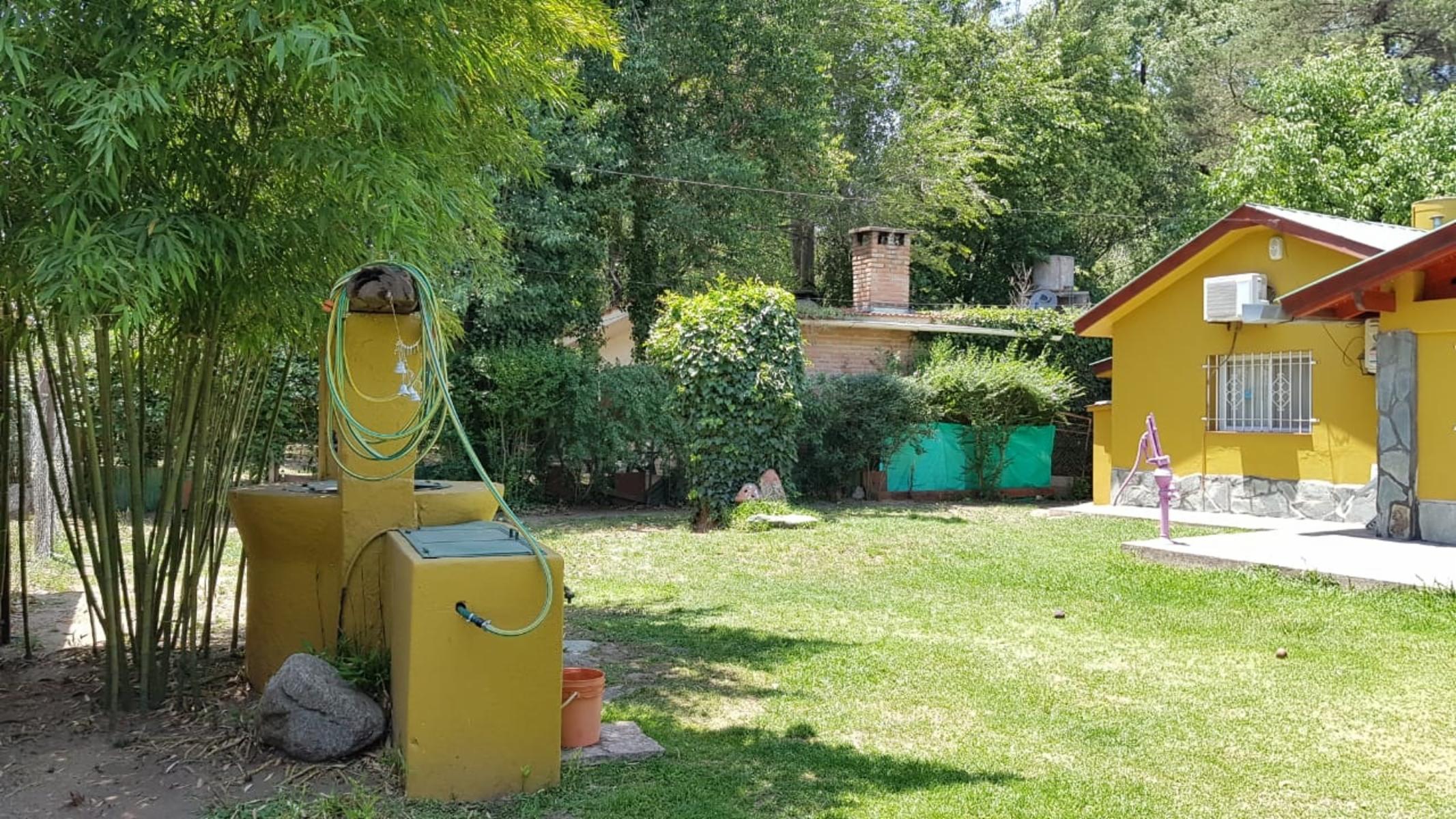 Complejo de locales, departamentos y vivienda en venta - 8