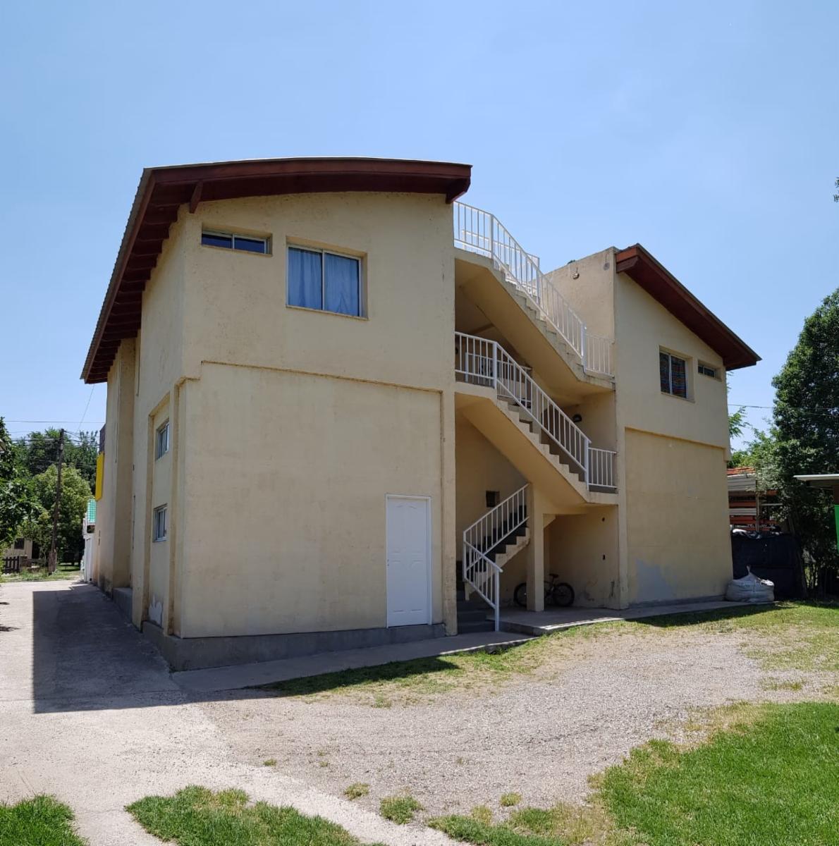 Complejo de locales, departamentos y vivienda en venta - 9