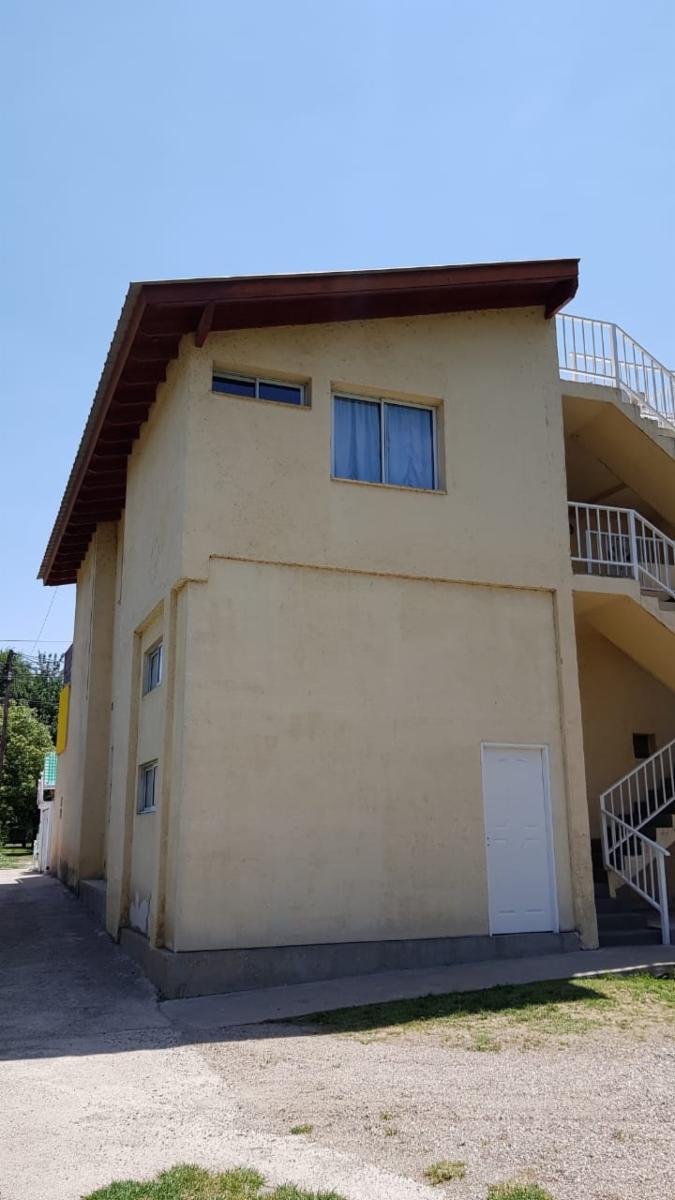 Complejo de locales, departamentos y vivienda en venta - 10