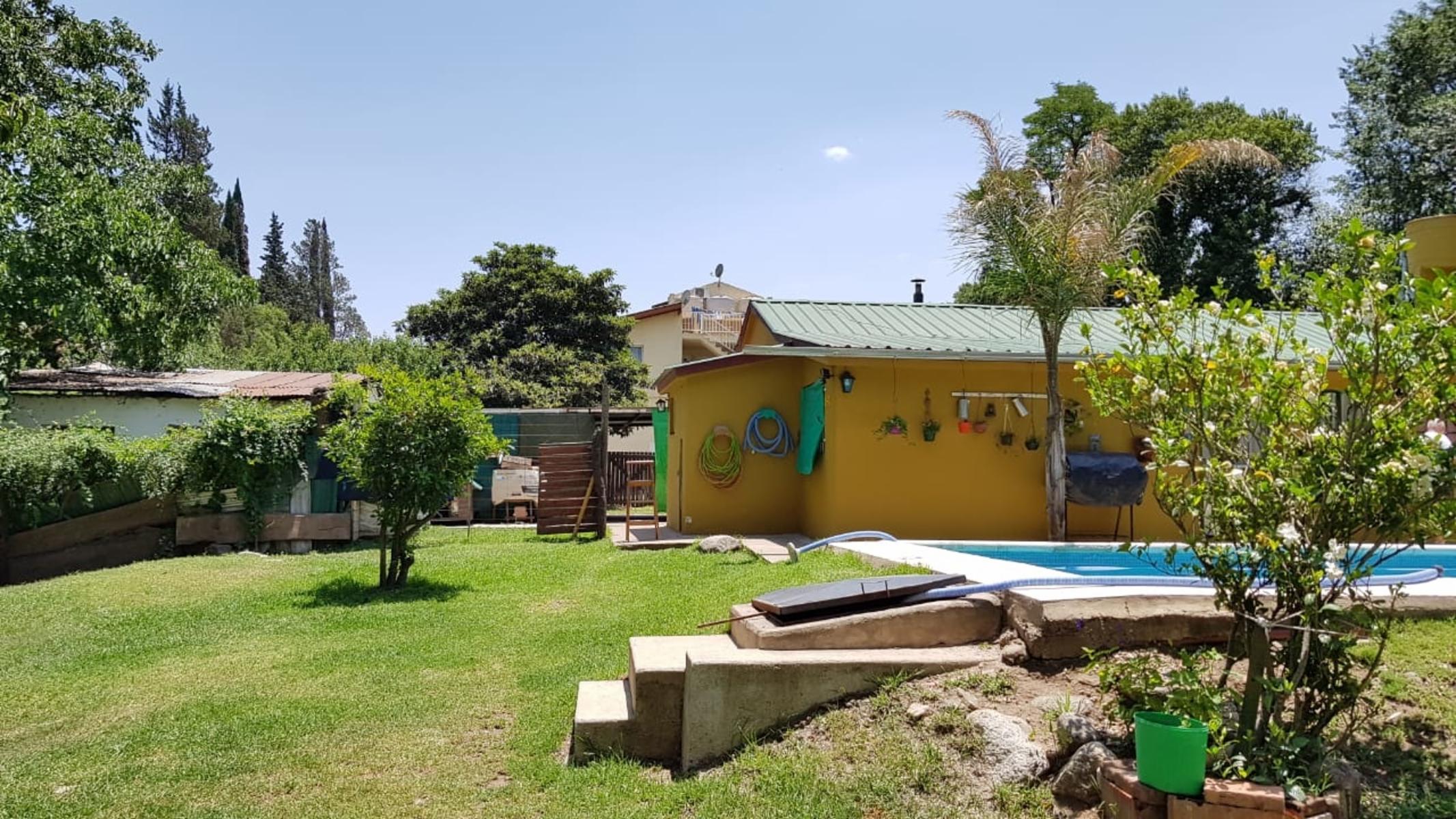 Complejo de locales, departamentos y vivienda en venta - 11