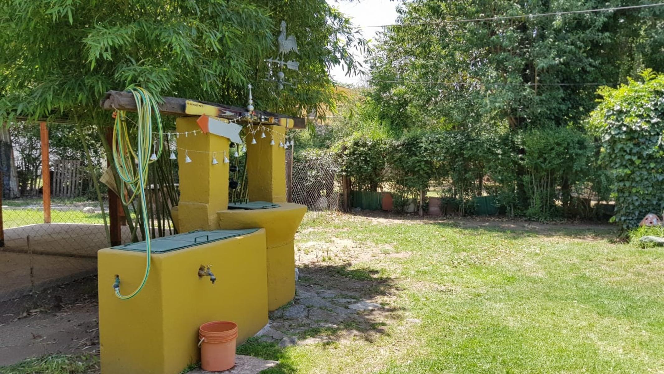 Complejo de locales, departamentos y vivienda en venta - 12