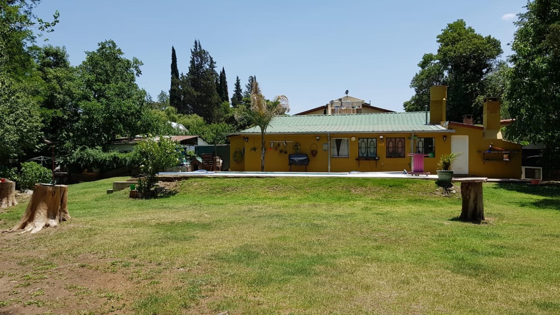 Complejo de locales, departamentos y vivienda en venta - 13