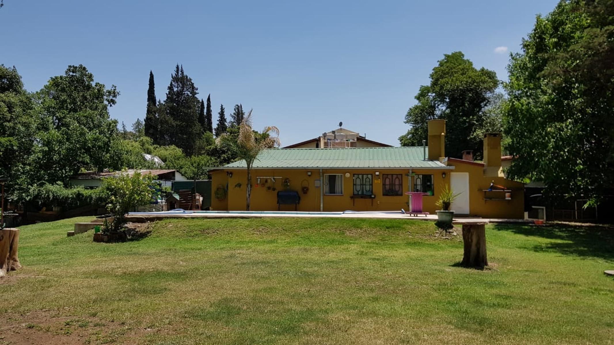 Complejo de locales, departamentos y vivienda en venta - 14
