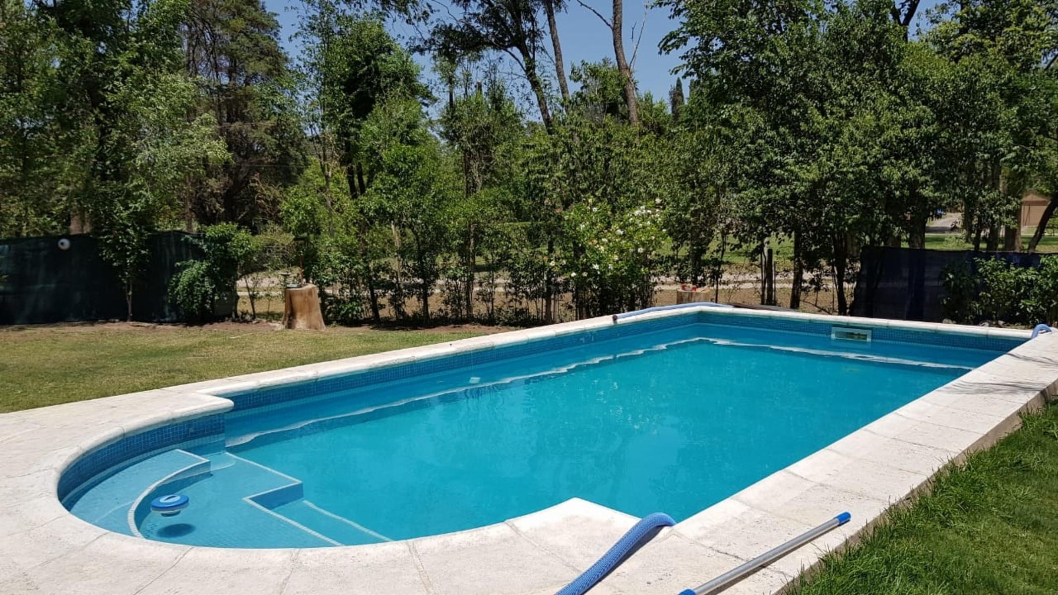 Complejo de locales, departamentos y vivienda en venta - 17