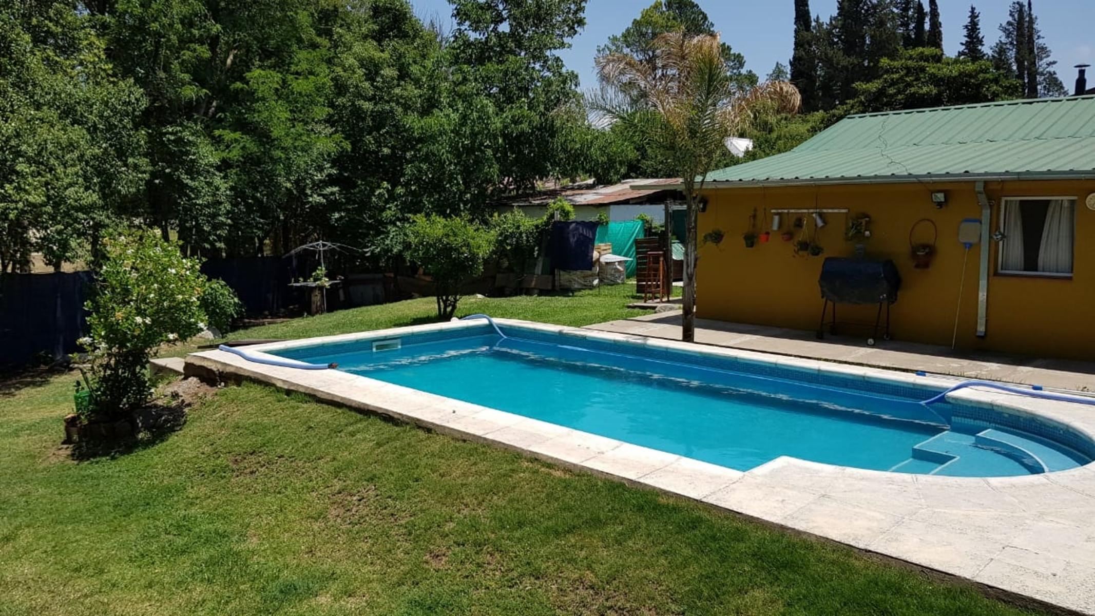 Complejo de locales, departamentos y vivienda en venta - 19