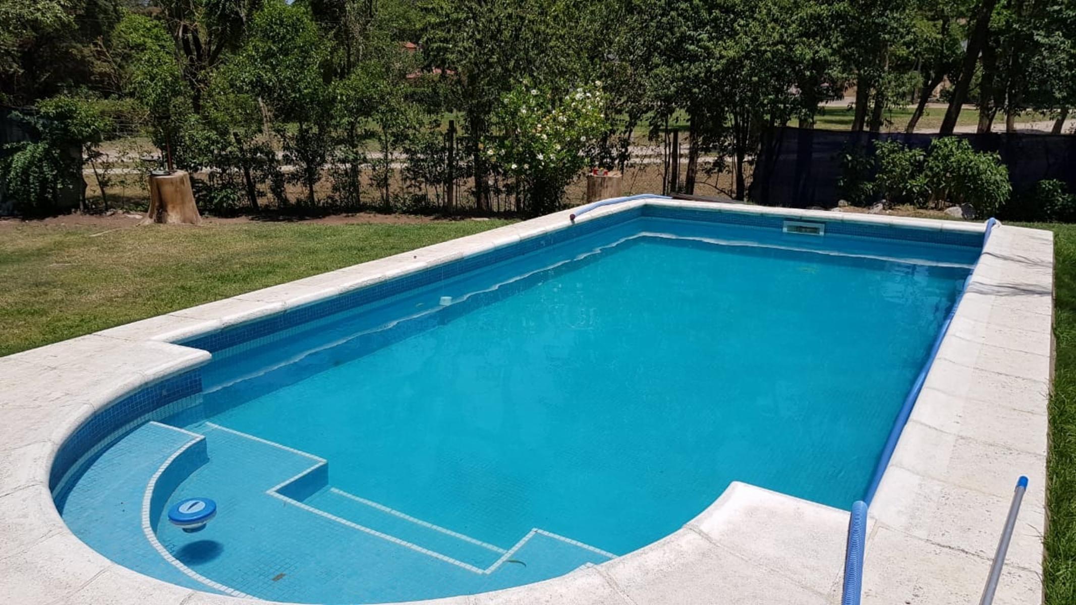 Complejo de locales, departamentos y vivienda en venta - 20