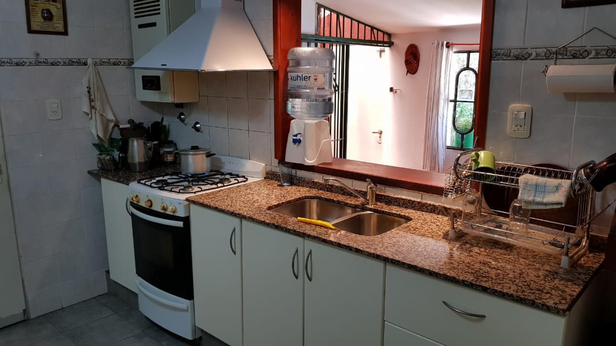Complejo de locales, departamentos y vivienda en venta - 26