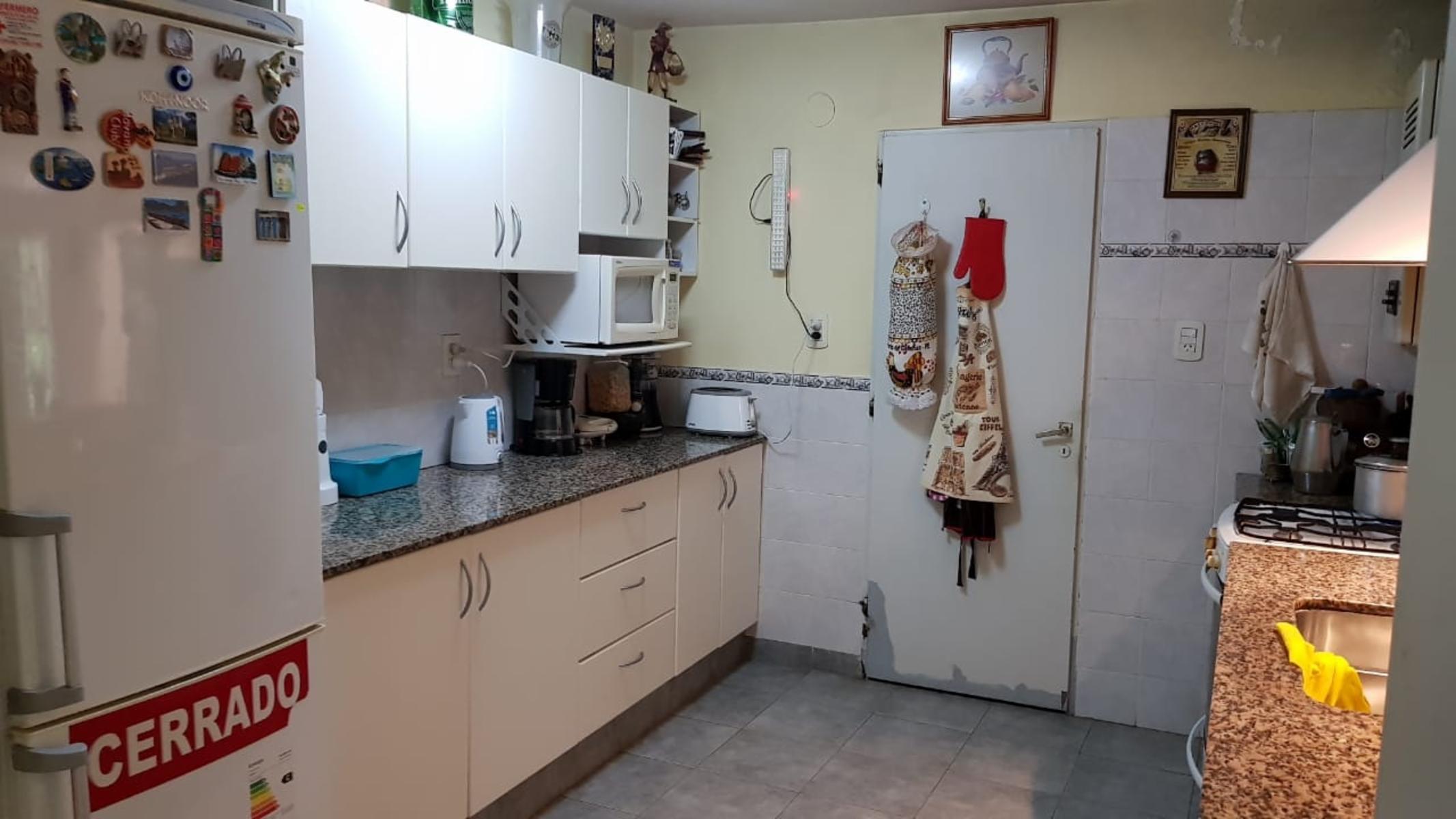 Complejo de locales, departamentos y vivienda en venta - 28
