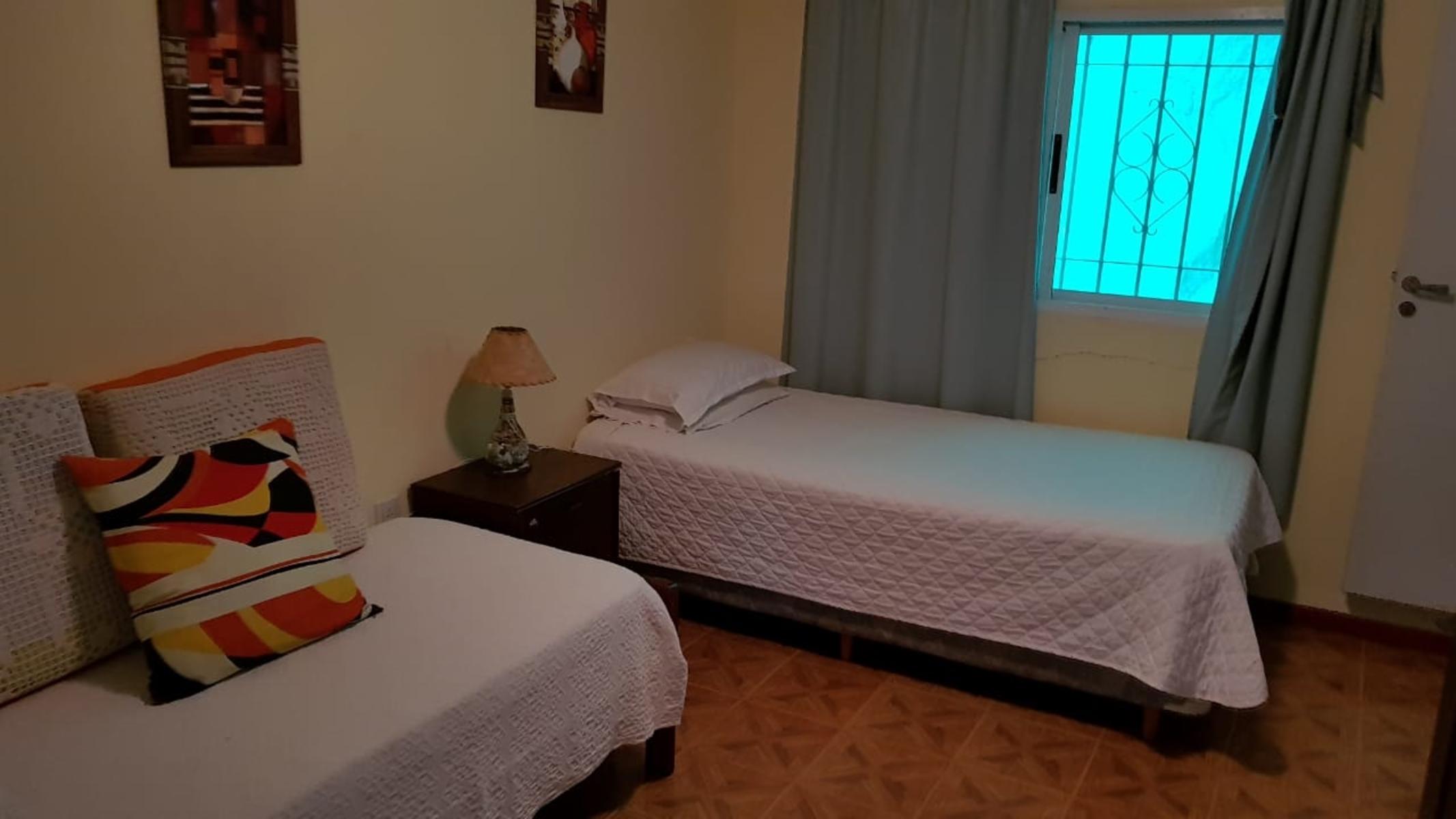Complejo de locales, departamentos y vivienda en venta - 33