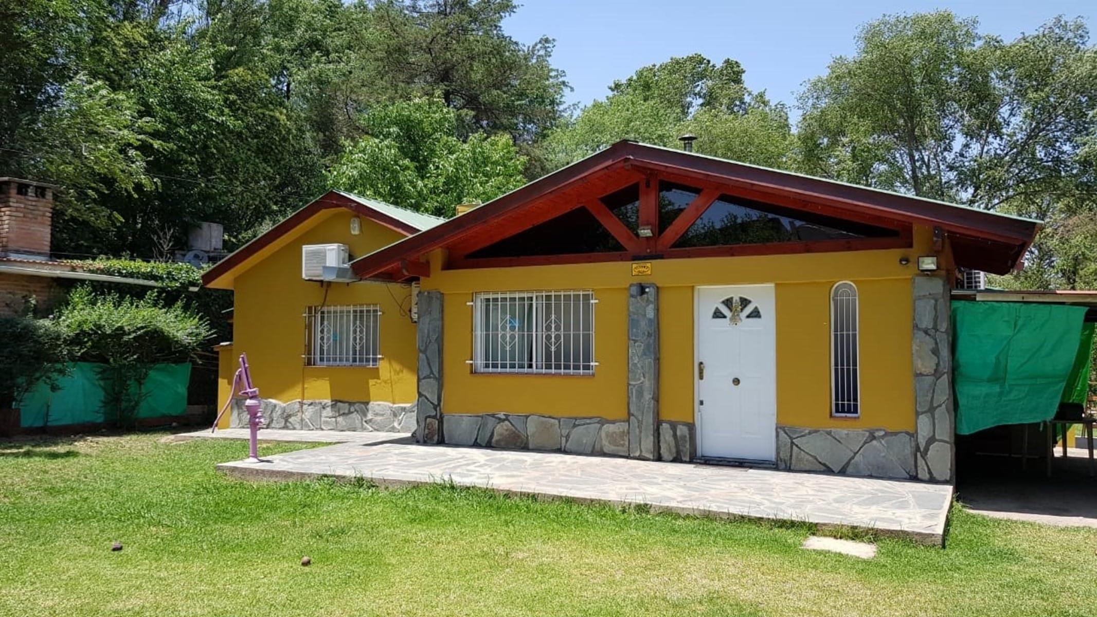 Vivienda de 3 dormitorios con pileta, lindante costa de arroyo