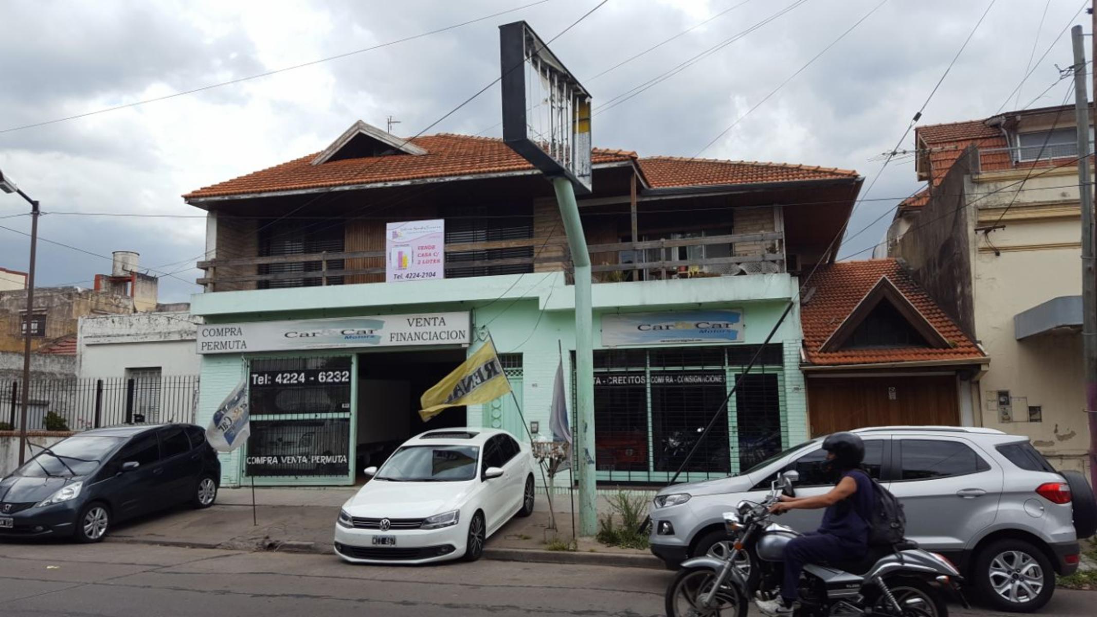 Chalet de epoca con 2 locales.