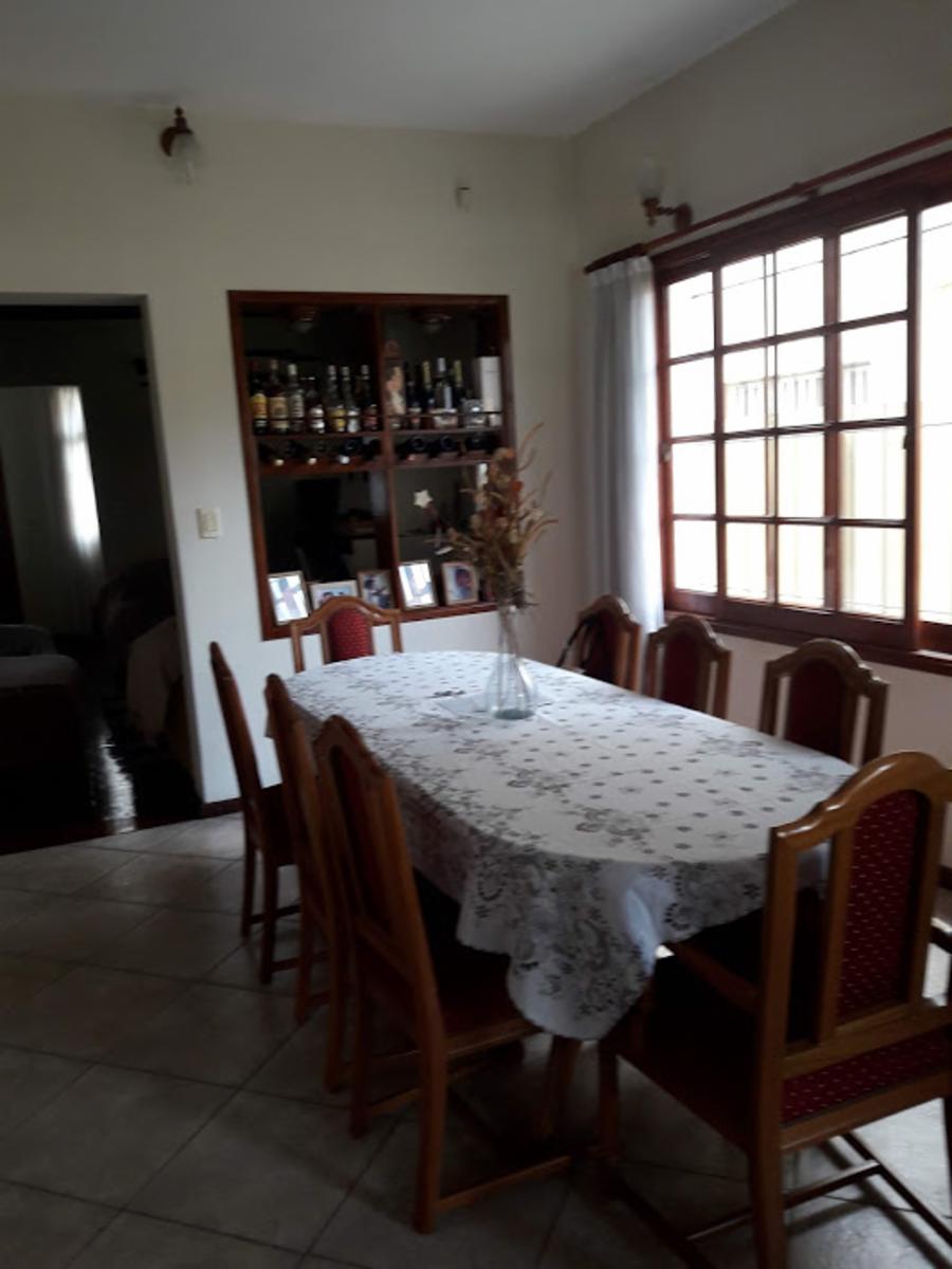 HERMOSO CHALET DESARROLLADO EN LOTE Y MEDIO EN QUILMES OESTE. — foto 6