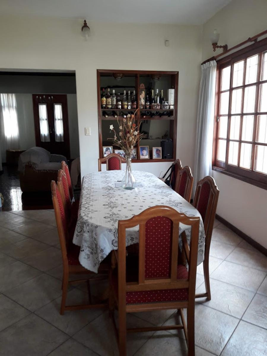 HERMOSO CHALET DESARROLLADO EN LOTE Y MEDIO EN QUILMES OESTE. — foto 7