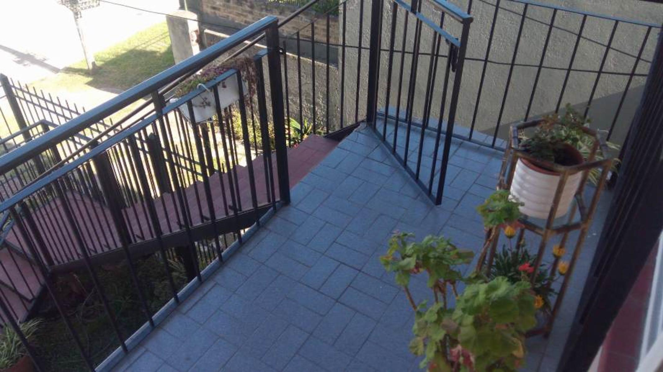 CASA 3 AMBIENTES EN 1º PISO EN QUILMES OESTE. — foto 3
