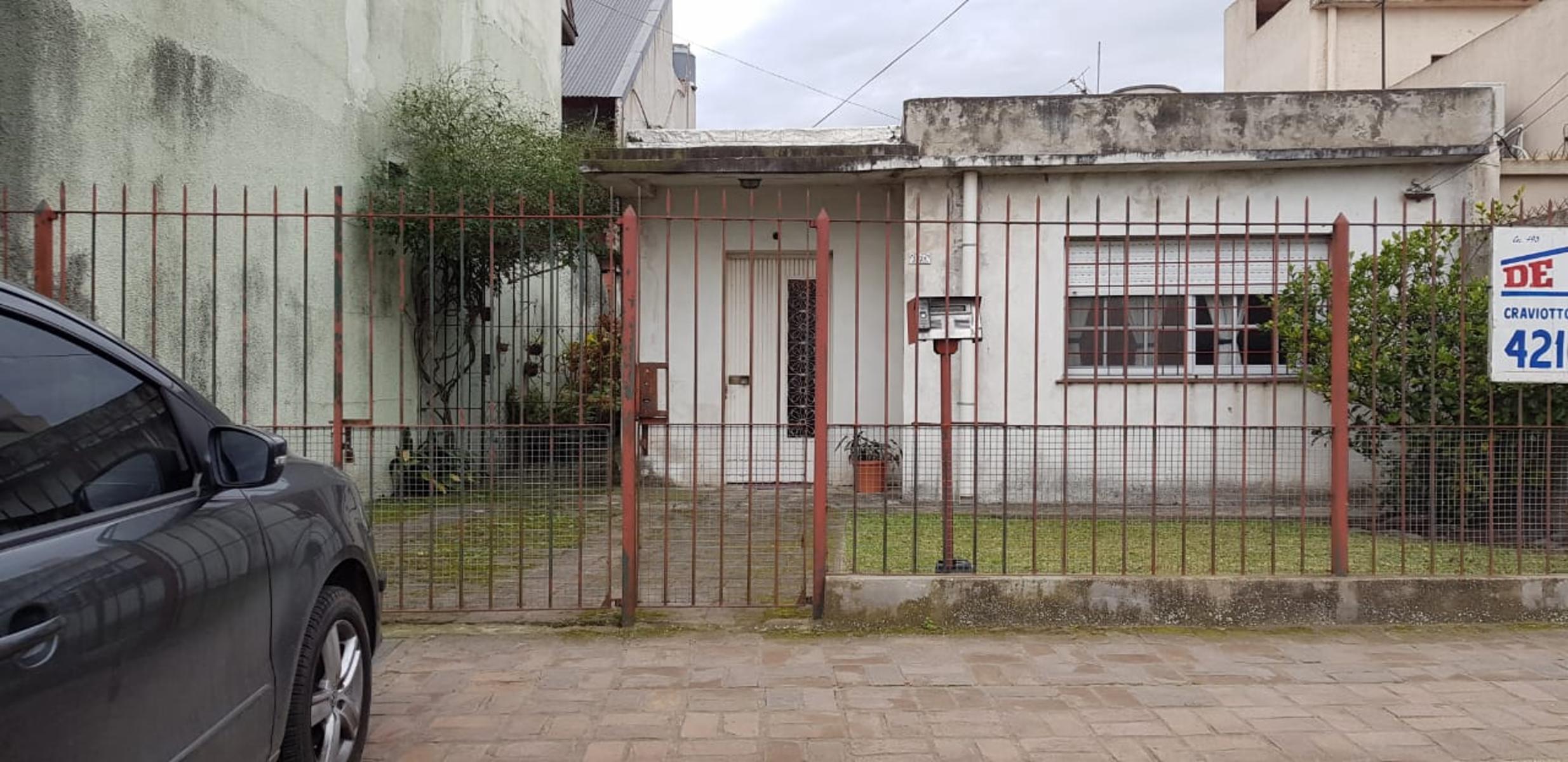 CASA 3 AMBIENTES EN QUILMES OESTE.