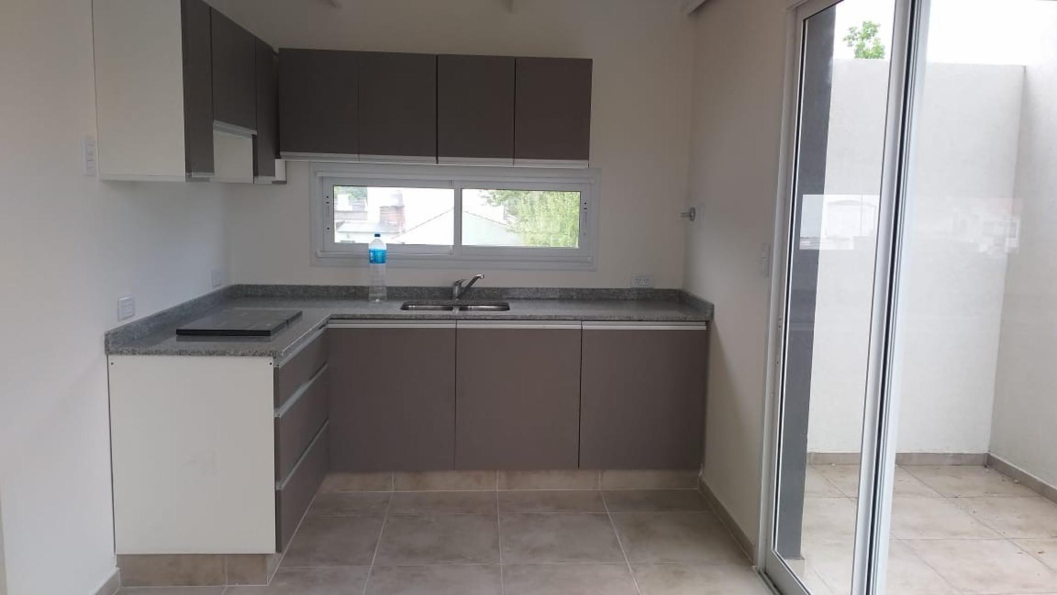 DUPLEX A ESTRENAR 2º PISO POR ESCALERA EN QUILMES