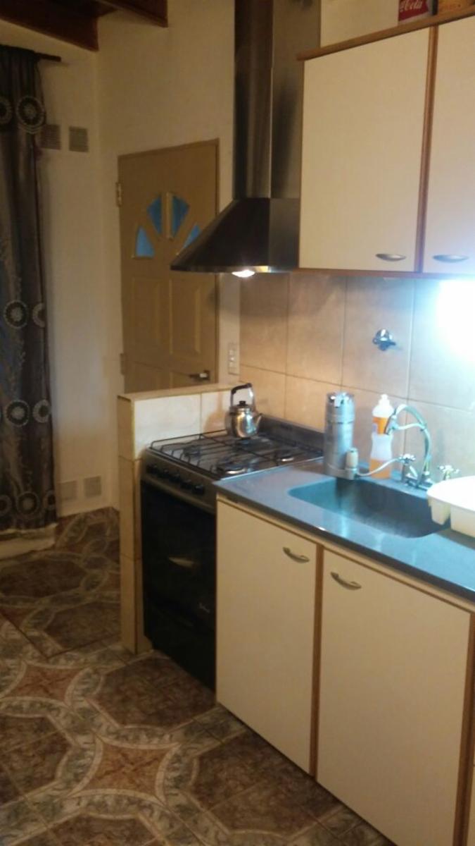 DEPARTAMENTO TIPO CASA 1ºPISO POR ESCALERA 2 AMBIENTES EN QUILMES OESTE. — foto 2