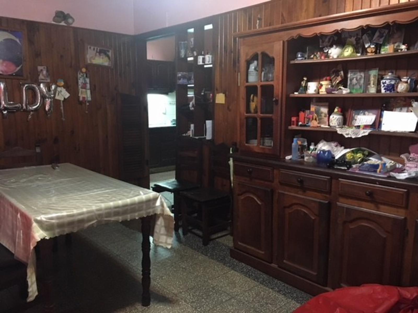 venta casa de 3 ambientes con departamento de 2 ambientes — foto 3
