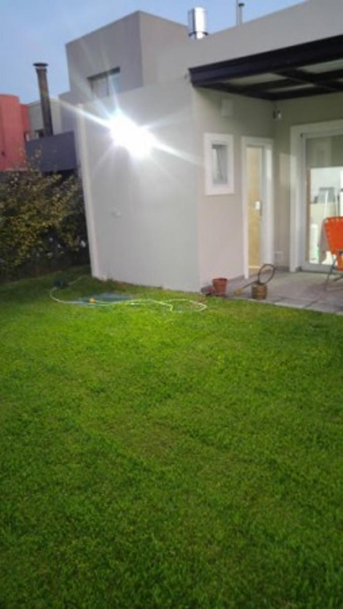 CASA DE 4 AMB EN B° ALTOS DE HUDSON II — foto 7