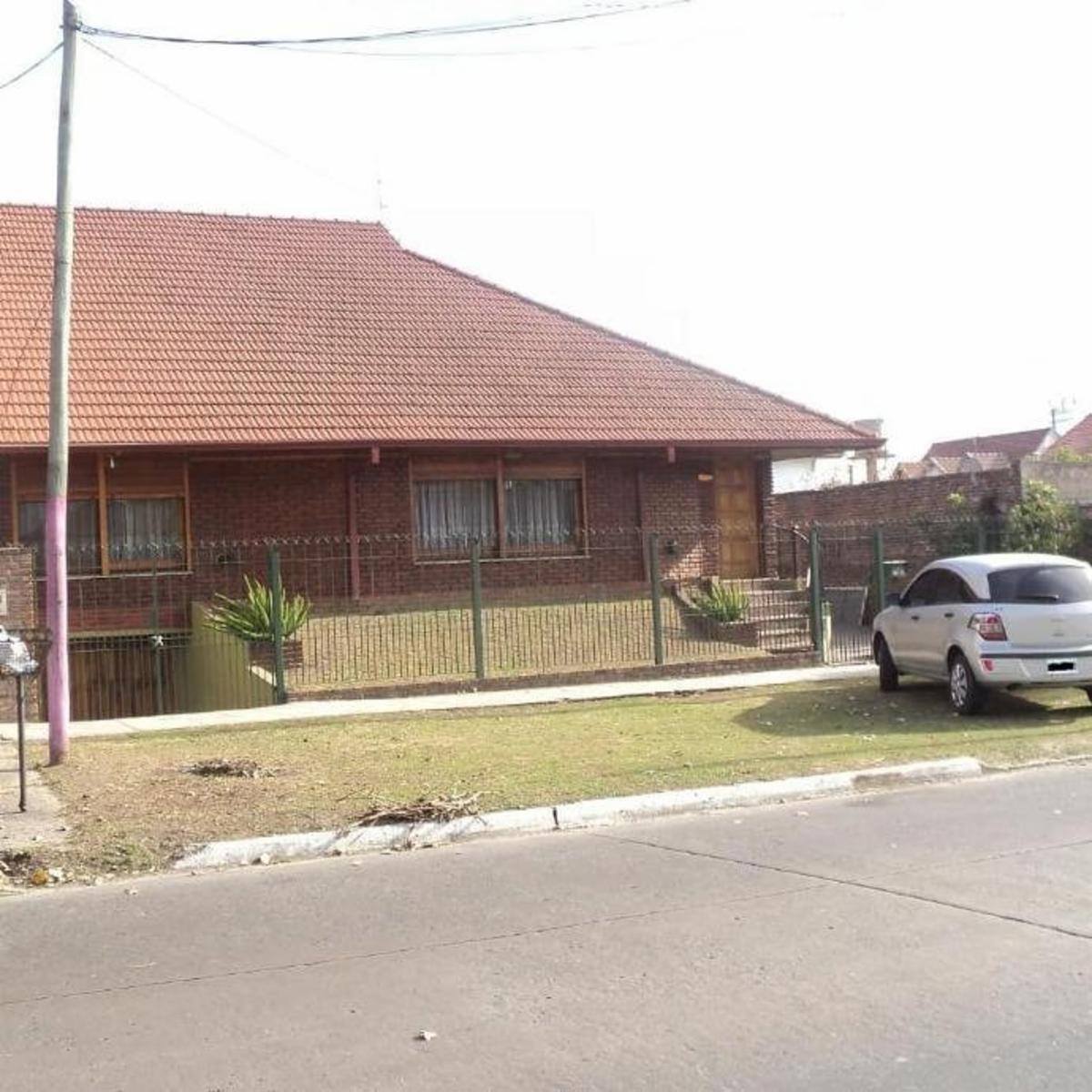 CHALET SOBRE 2 LOTES APTO TODO DESTINO