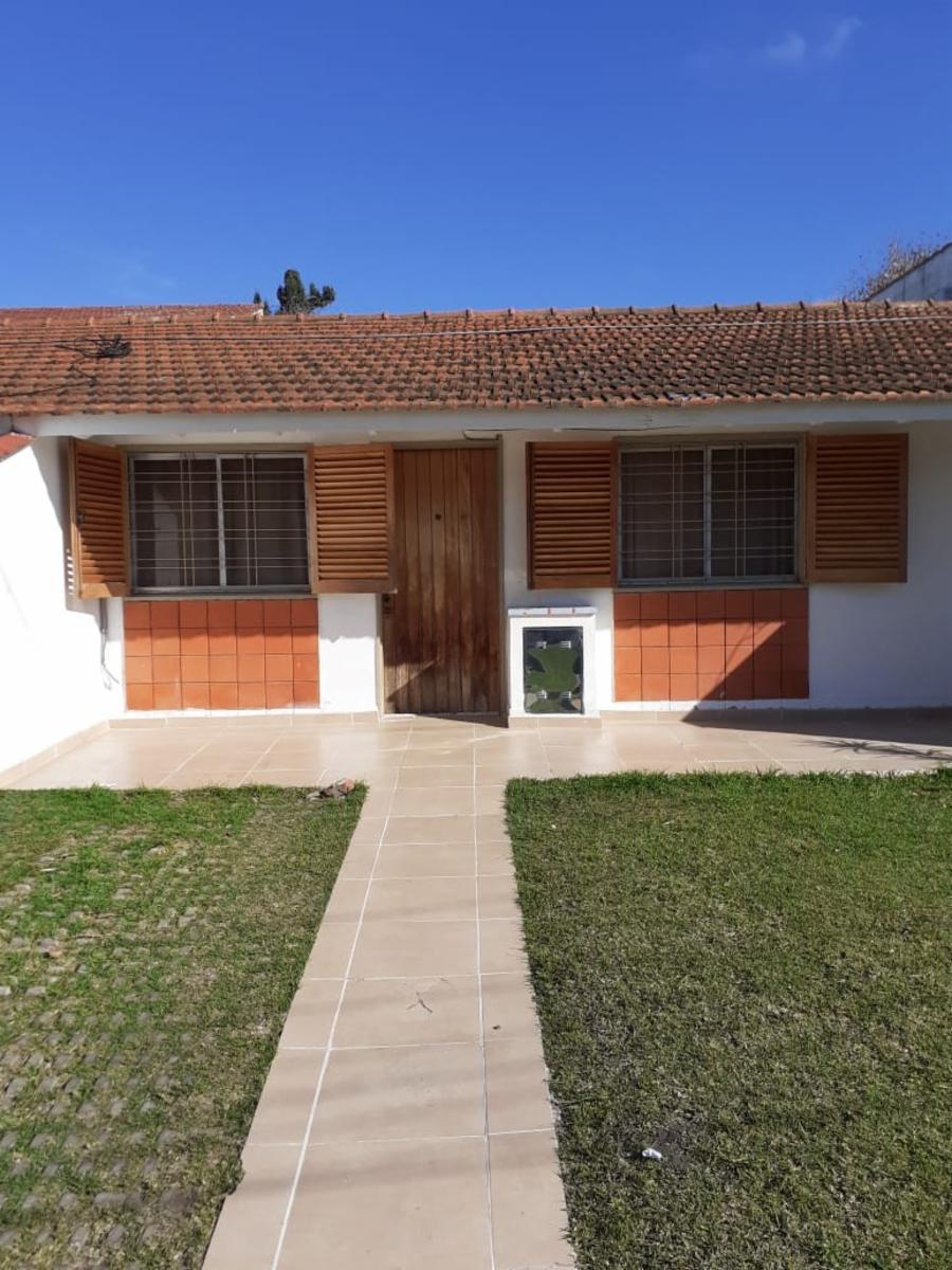 CASA DE 3 AMB EN B°TEJAS ROJAS II
