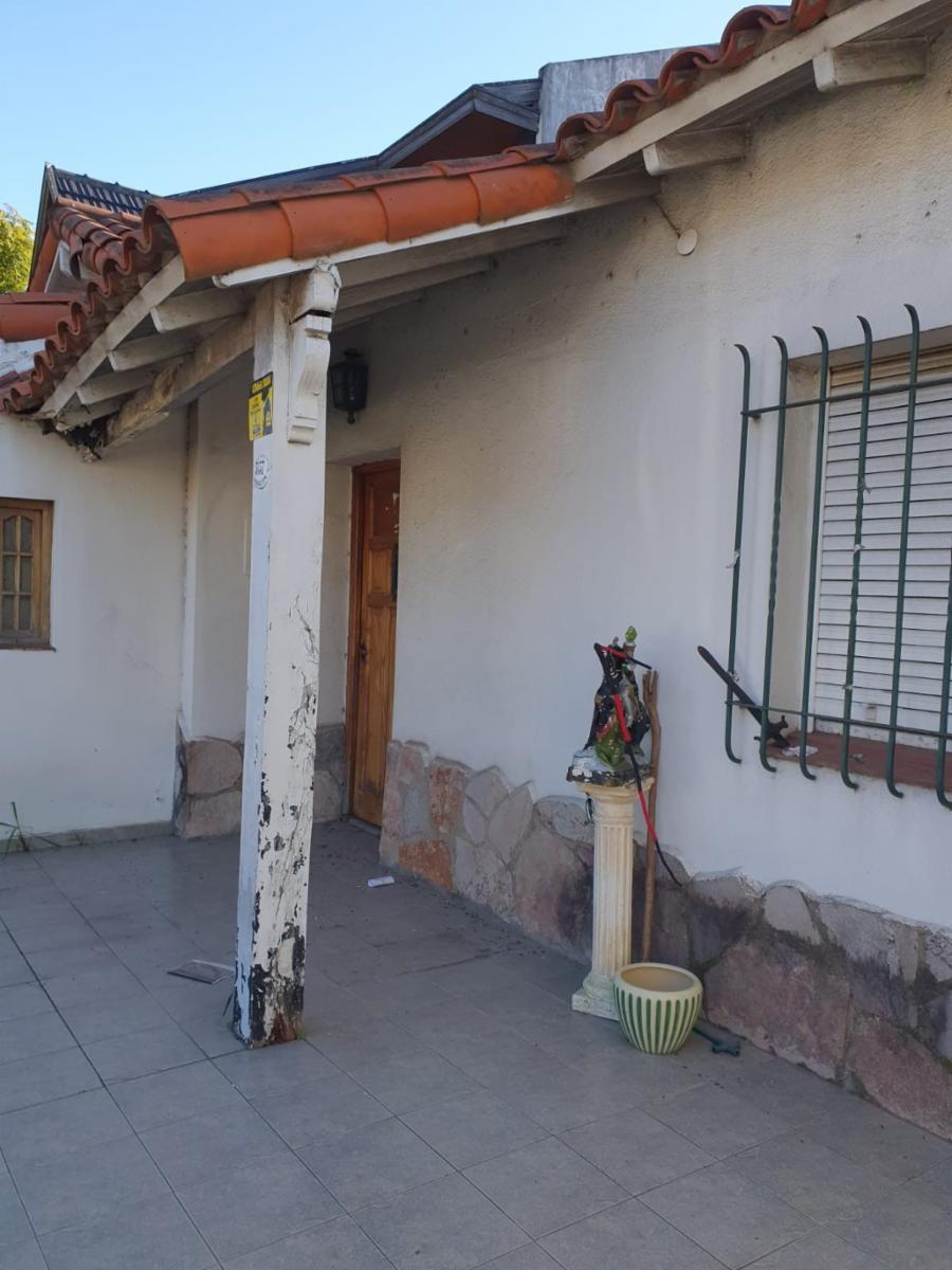 VENTA casa a domoler sobre terreno de 10 x 45,70. Quilmes Oeste. IDEAL INVERSOR