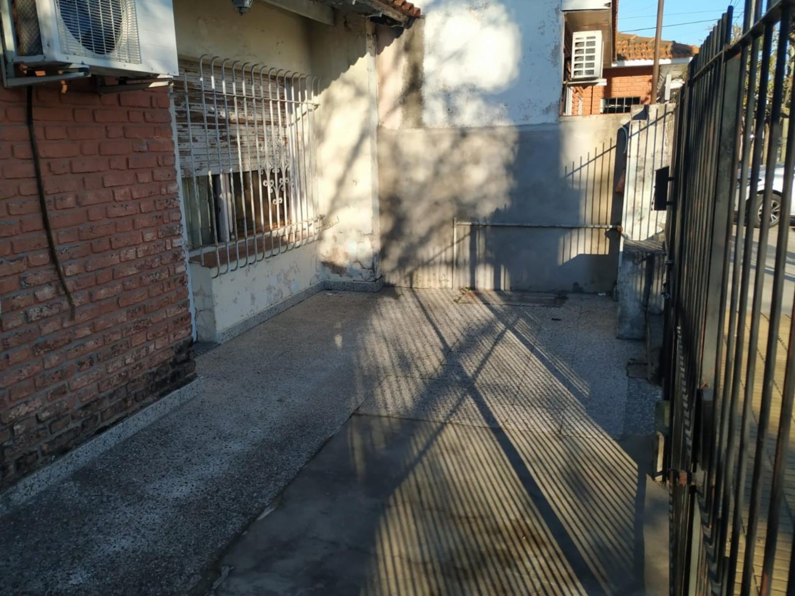 CASA DE 3 AMBIENTES EN VENTA QUILMES OESTE — foto 3