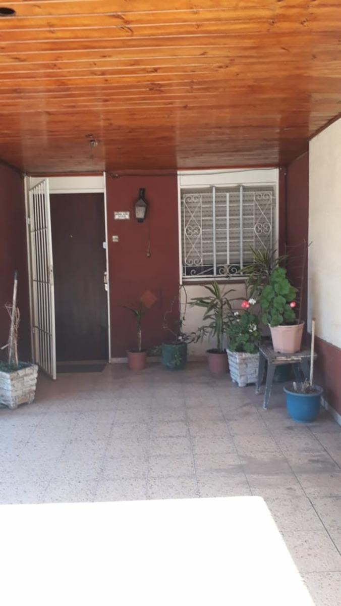 CASA DE 4 AMBIENTES EN QUILMES OESTE — foto 2