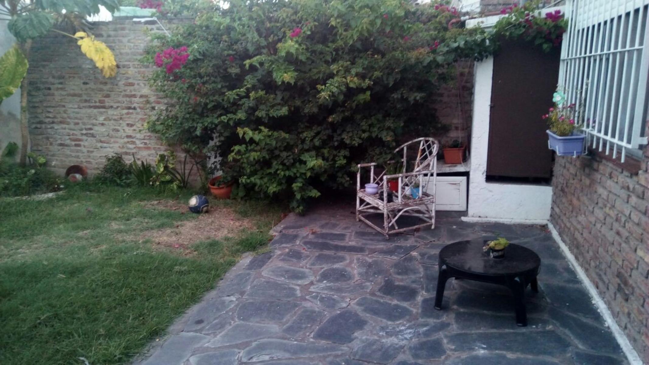 CASA EN VENTA 3 AMBIENTES EN QUILMES