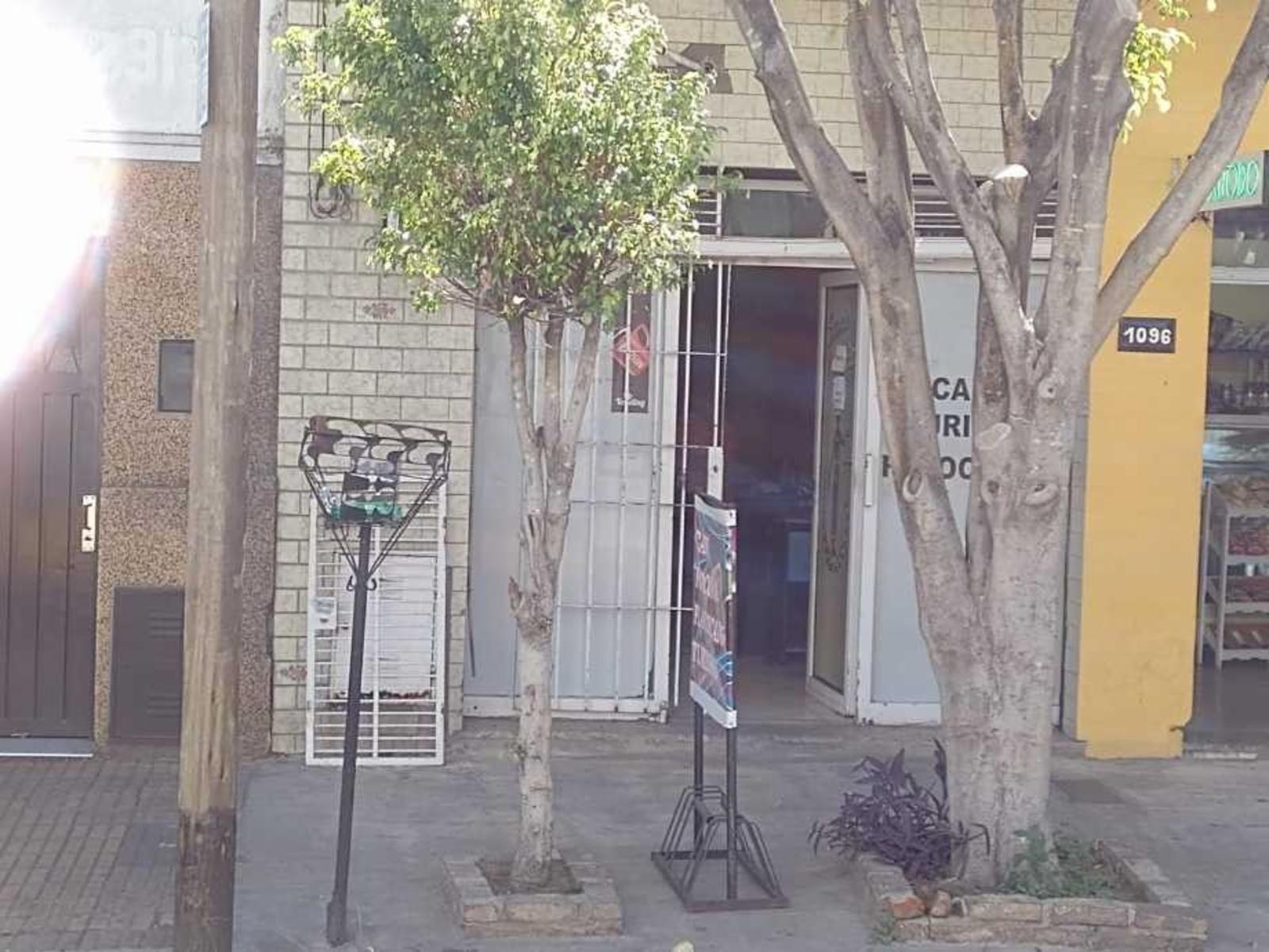Local en alquiler sobre Av Andrés Baranda - 1
