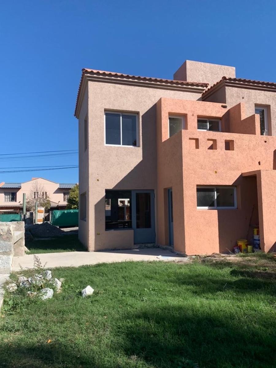Venta Dúplex 2 dormitorios Gas Terraza Patio La Falda