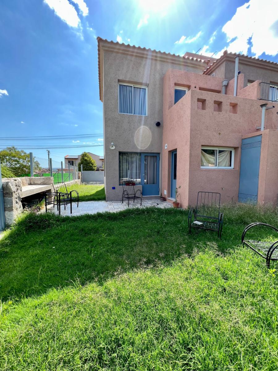 Venta Dúplex 2 dormitorios Gas Terraza Patio La Falda — foto 2